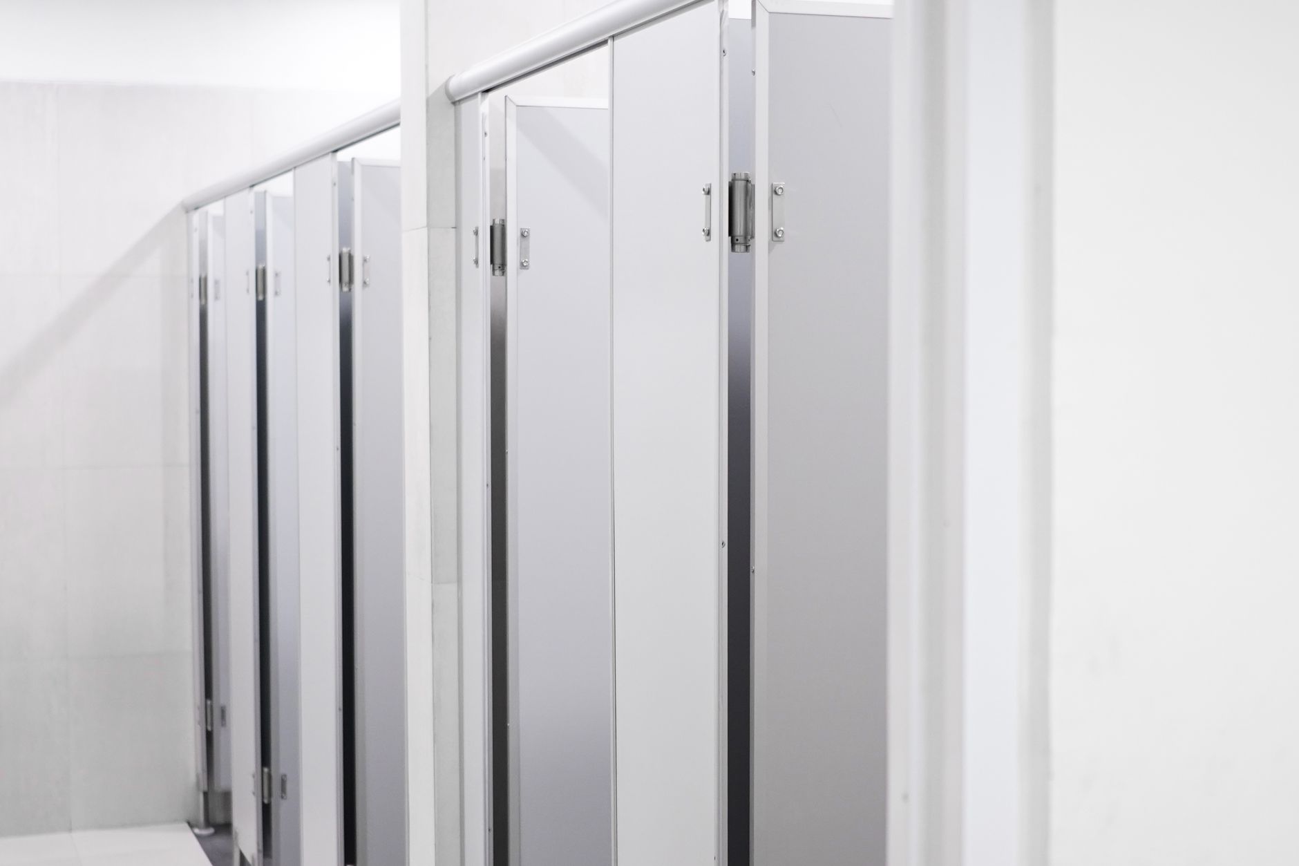 Mumbai Airport Washroom Features: The Best Touch-Free Experience